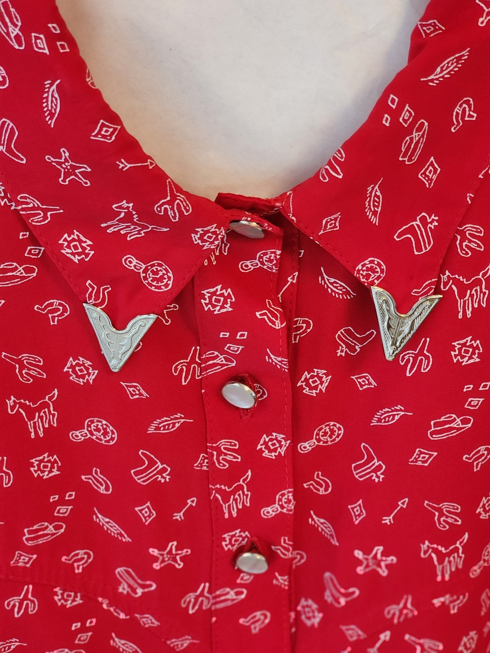Vintage DESERT WEST Sleeveless Red Pearl  Button Blouse Silver Collar Tips Large - Picture 7 of 11
